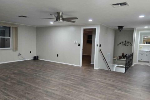 Villa ou maison à louer à Palm Harbor, Floride: 2 chambres, 105.72 m2 № 2418593 - photo 8