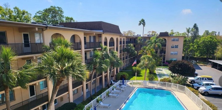 Condominio en Largo, Florida, 1 dormitorio № 1532138