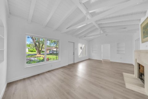 House in Miami Shores, Florida 4 bedrooms, 222.97 sq.m. № 2401240 - photo 5