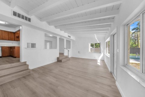 House in Miami Shores, Florida 4 bedrooms, 222.97 sq.m. № 2401240 - photo 15