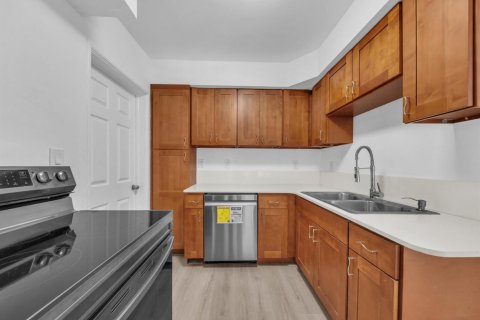 House in Miami Shores, Florida 4 bedrooms, 222.97 sq.m. № 2401240 - photo 7