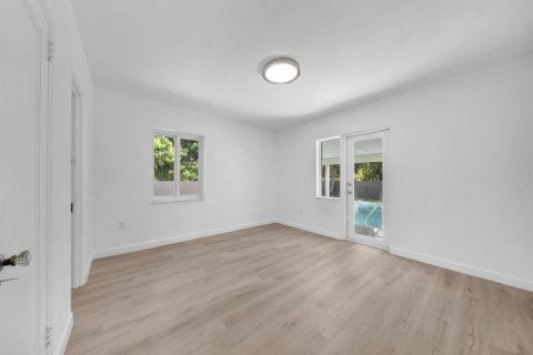 House in Miami Shores, Florida 4 bedrooms, 222.97 sq.m. № 2401240 - photo 26