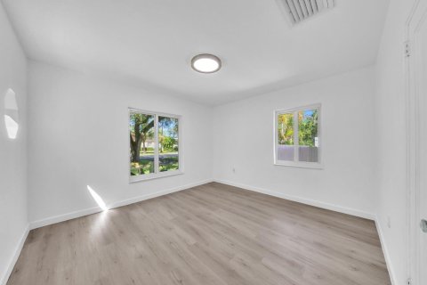 House in Miami Shores, Florida 4 bedrooms, 222.97 sq.m. № 2401240 - photo 22