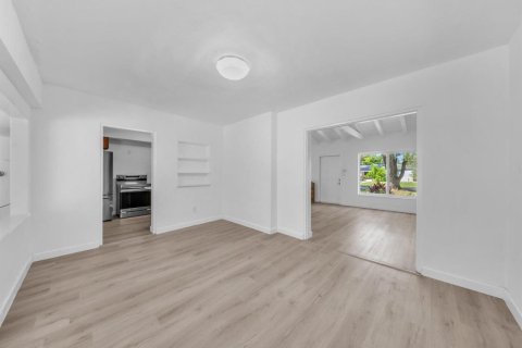 House in Miami Shores, Florida 4 bedrooms, 222.97 sq.m. № 2401240 - photo 11