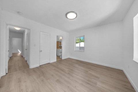 House in Miami Shores, Florida 4 bedrooms, 222.97 sq.m. № 2401240 - photo 27