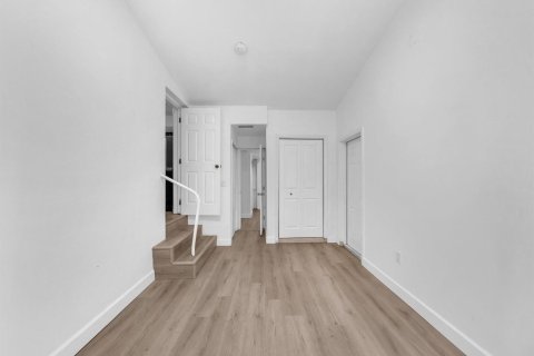 House in Miami Shores, Florida 4 bedrooms, 222.97 sq.m. № 2401240 - photo 30