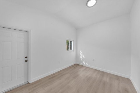 House in Miami Shores, Florida 4 bedrooms, 222.97 sq.m. № 2401240 - photo 29