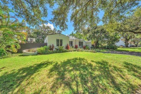 House in Miami Shores, Florida 4 bedrooms, 222.97 sq.m. № 2401240 - photo 3