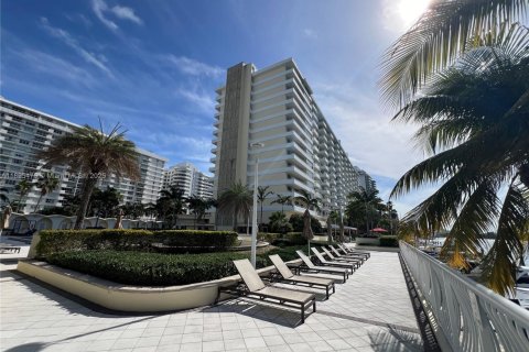 Copropriété à louer à Miami Beach, Floride: 2 chambres, 153.29 m2 № 2016388 - photo 21