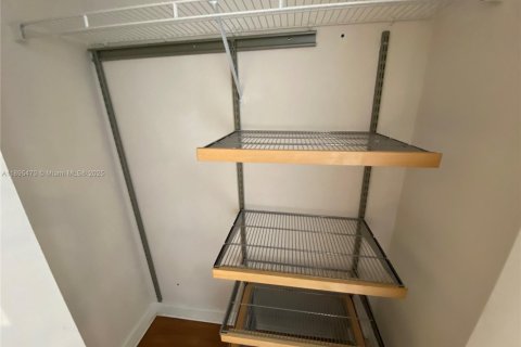 Copropriété à louer à Miami Beach, Floride: 2 chambres, 153.29 m2 № 2016388 - photo 13