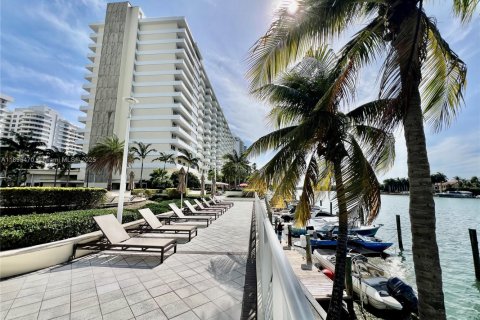 Copropriété à louer à Miami Beach, Floride: 2 chambres, 153.29 m2 № 2016388 - photo 2