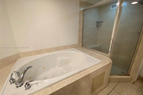 Copropriété à louer à Miami Beach, Floride: 2 chambres, 153.29 m2 № 2016388 - photo 11