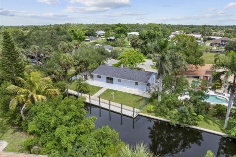 House in North Fort Myers, Florida 3 bedrooms, 137.5 sq.m. № 1876434 - photo 25