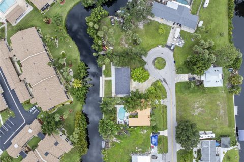 House in North Fort Myers, Florida 3 bedrooms, 137.5 sq.m. № 1876434 - photo 12