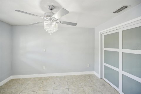 House in North Fort Myers, Florida 3 bedrooms, 137.5 sq.m. № 1876434 - photo 4