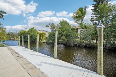 House in North Fort Myers, Florida 3 bedrooms, 137.5 sq.m. № 1876434 - photo 6