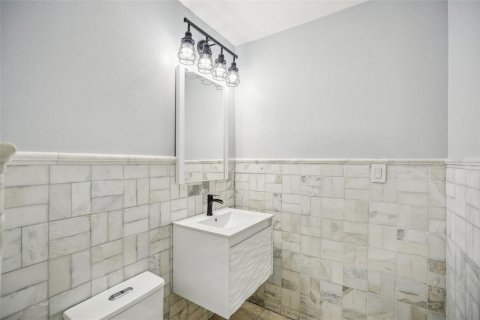 House in North Fort Myers, Florida 3 bedrooms, 137.5 sq.m. № 1876434 - photo 14