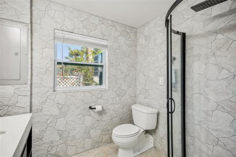 House in North Fort Myers, Florida 3 bedrooms, 137.5 sq.m. № 1876434 - photo 22