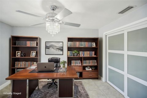 House in North Fort Myers, Florida 3 bedrooms, 137.5 sq.m. № 1876434 - photo 20