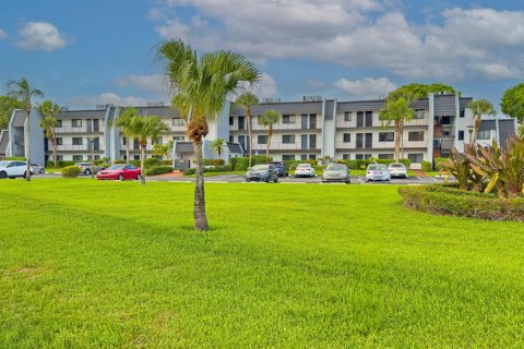 Condominio en venta en Lake Worth, Florida, 2 dormitorios, 90.67 m2 № 1210501 - foto 1