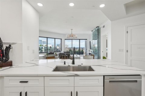 Condo in Tampa, Florida, 2 bedrooms  № 1295963 - photo 16