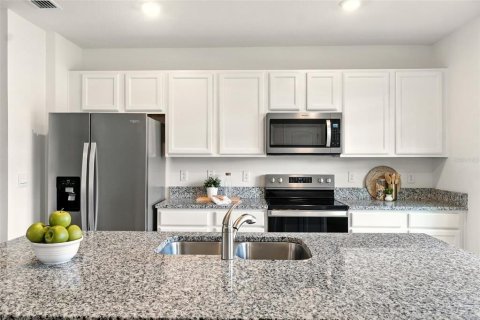 Townhouse in Winter Garden, Florida 3 bedrooms, 145.67 sq.m. № 1827746 - photo 8