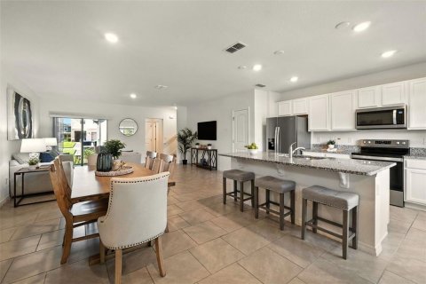 Townhouse in Winter Garden, Florida 3 bedrooms, 145.67 sq.m. № 1827746 - photo 5