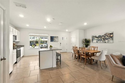 Townhouse in Winter Garden, Florida 3 bedrooms, 145.67 sq.m. № 1827746 - photo 13