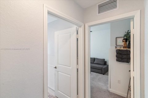 House in Homestead, Florida 5 bedrooms, 269.88 sq.m. № 1800919 - photo 24