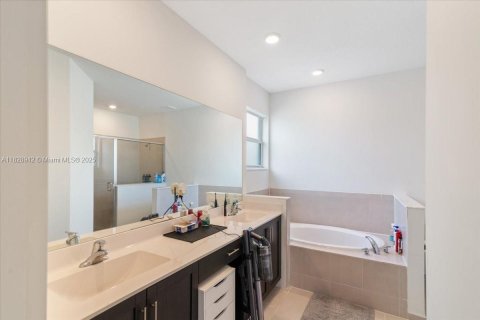 House in Homestead, Florida 5 bedrooms, 269.88 sq.m. № 1800919 - photo 16
