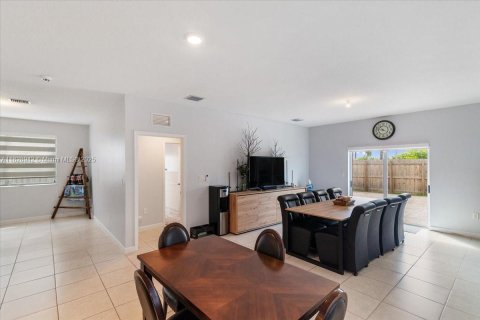 House in Homestead, Florida 5 bedrooms, 269.88 sq.m. № 1800919 - photo 22