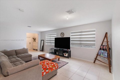 House in Homestead, Florida 5 bedrooms, 269.88 sq.m. № 1800919 - photo 17