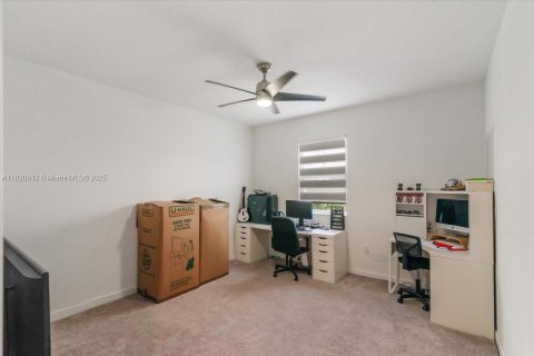 House in Homestead, Florida 5 bedrooms, 269.88 sq.m. № 1800919 - photo 28