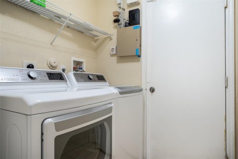 Villa ou maison à vendre à Miramar, Floride: 3 chambres, 142.6 m2 № 1997614 - photo 28