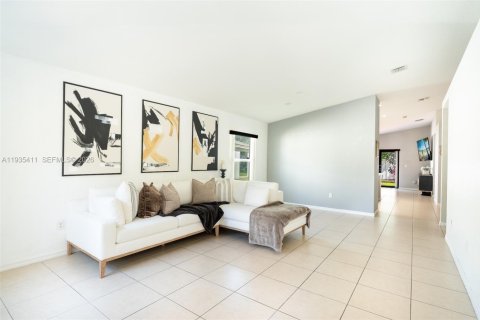 Villa ou maison à vendre à Miramar, Floride: 3 chambres, 142.6 m2 № 1997614 - photo 6