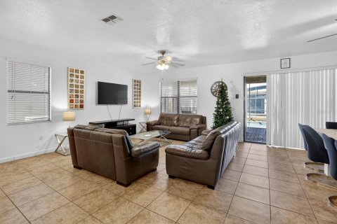 Villa ou maison à vendre à Davenport, Floride: 8 chambres, 363.15 m2 № 2136842 - photo 10