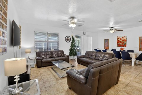 Villa ou maison à vendre à Davenport, Floride: 8 chambres, 363.15 m2 № 2136842 - photo 11