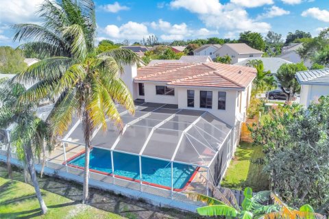 Casa en venta en Pembroke Pines, Florida, 4 dormitorios, 257.9 m2 № 2006302 - foto 2