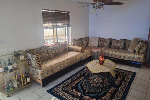 Casa en venta en Pembroke Pines, Florida, 4 dormitorios, 257.9 m2 № 2006302 - foto 18