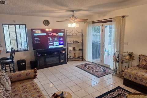 Casa en venta en Pembroke Pines, Florida, 4 dormitorios, 257.9 m2 № 2006302 - foto 15