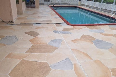 Casa en venta en Pembroke Pines, Florida, 4 dormitorios, 257.9 m2 № 2006302 - foto 12