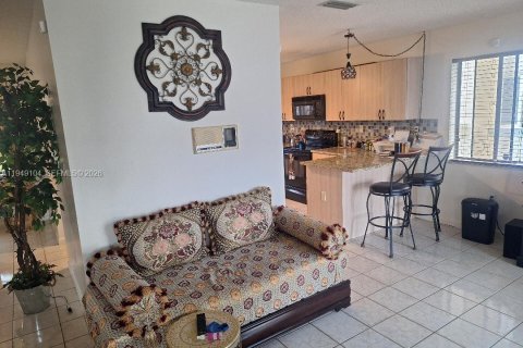 Casa en venta en Pembroke Pines, Florida, 4 dormitorios, 257.9 m2 № 2006302 - foto 16