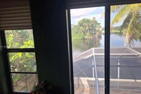 Casa en venta en Pembroke Pines, Florida, 4 dormitorios, 257.9 m2 № 2006302 - foto 25