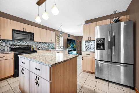 Casa en venta en Pembroke Pines, Florida, 4 dormitorios, 257.9 m2 № 2006302 - foto 21