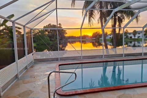 Casa en venta en Pembroke Pines, Florida, 4 dormitorios, 257.9 m2 № 2006302 - foto 7