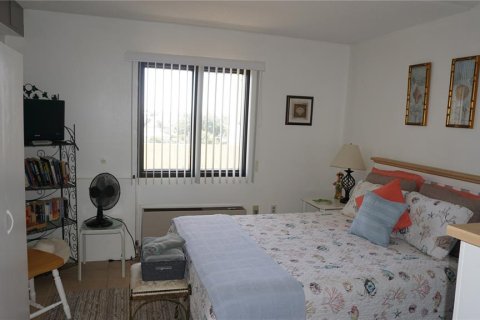 Condo in Hudson, Florida, 2 bedrooms  № 2430393 - photo 16