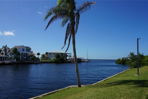 Condo in Hudson, Florida, 2 bedrooms  № 2430393 - photo 26