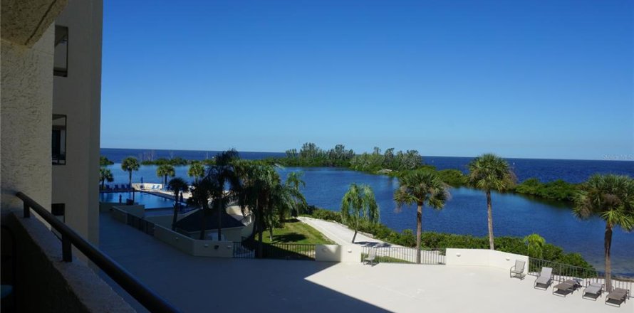 Condo in Hudson, Florida, 2 bedrooms  № 2430393