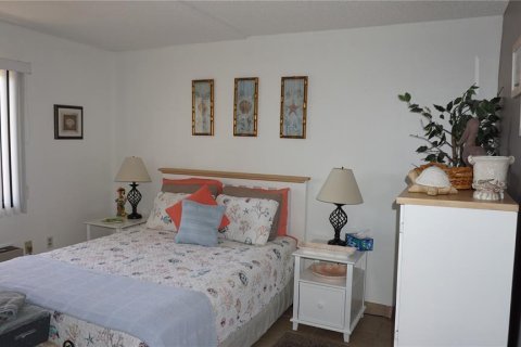 Condo in Hudson, Florida, 2 bedrooms  № 2430393 - photo 17