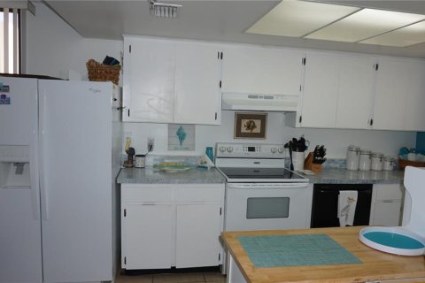 Condo in Hudson, Florida, 2 bedrooms  № 2430393 - photo 6